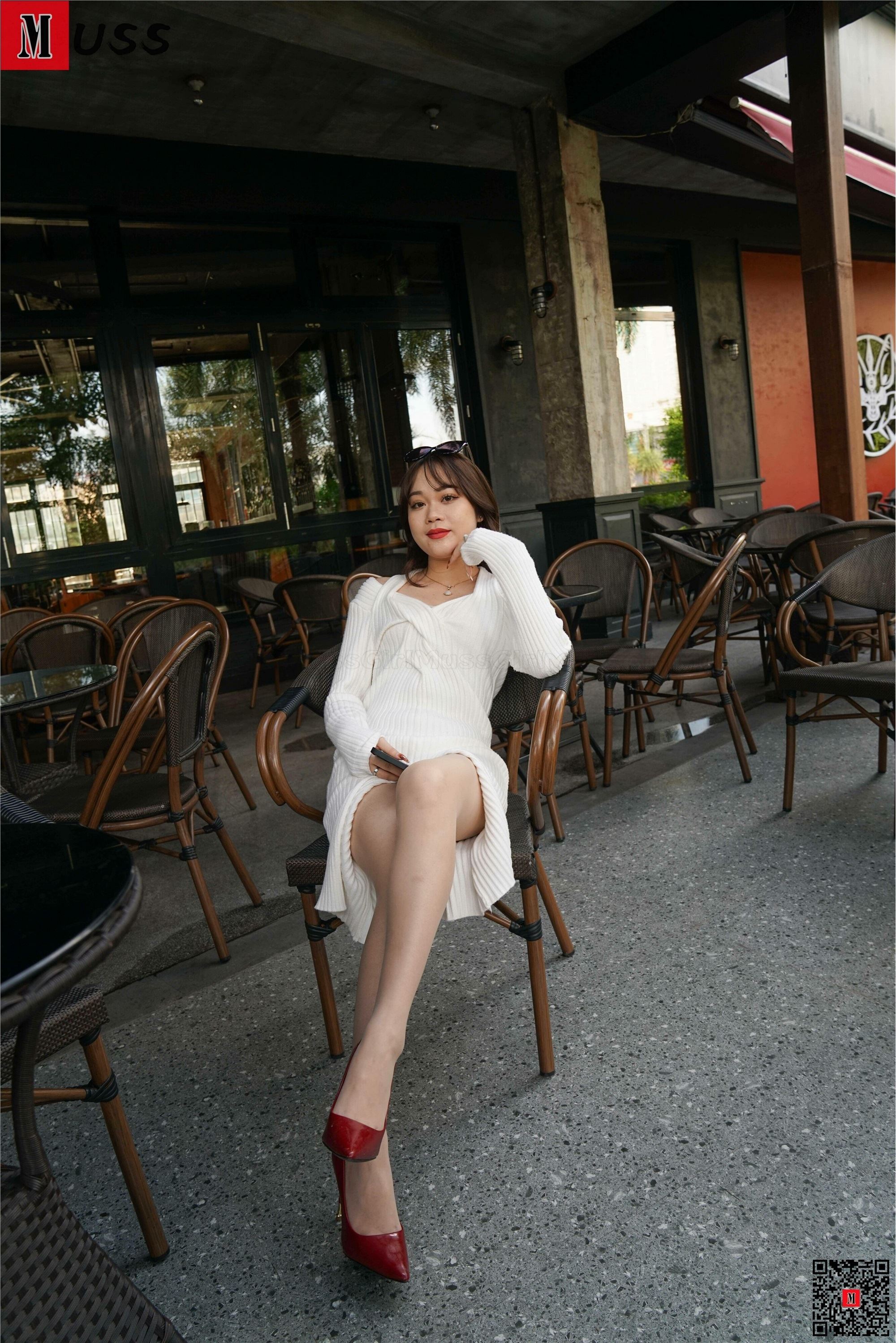 MussGirl慕丝女郎  NO.202 白色连衣裙高跟